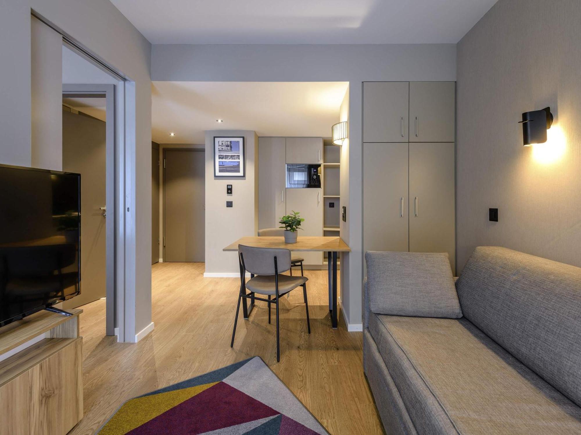 One-Bedroom Apartment